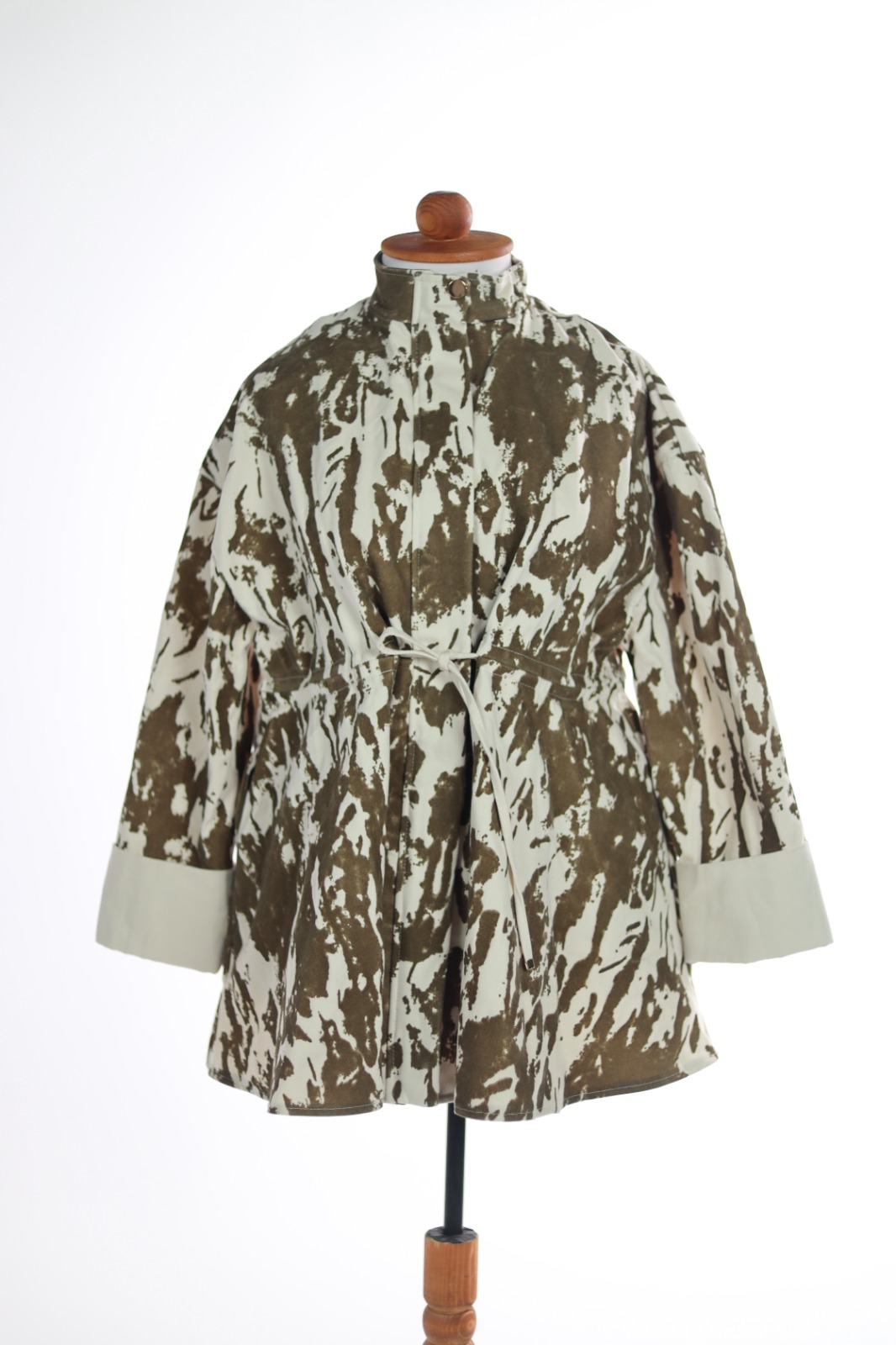 Veste imprimée vert olive avec ceinture